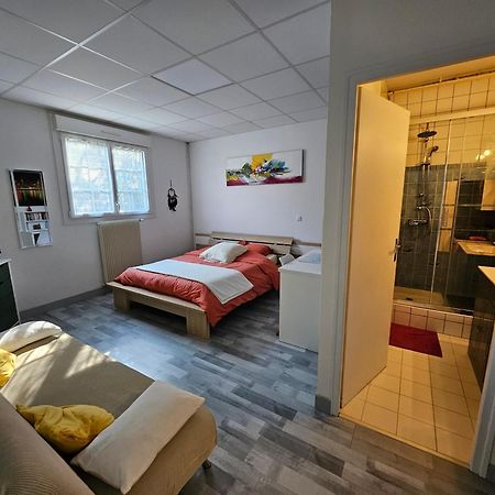 Logement Independant Chez L'Habitant Vouillé Esterno foto